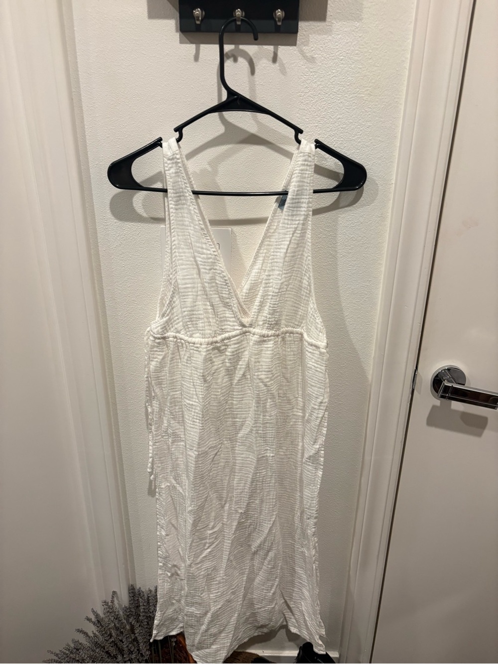 White V-Neck Sleeveless Maxi Dress